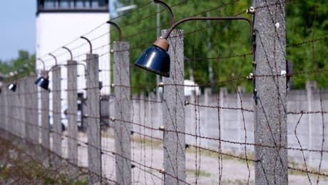 Holocaust-Erinnern: KZ-Gedenkstätten taugen nicht für Pflichtbesuche