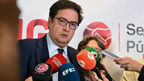 Óscar López anuncia que el Gobierno abonará “en breve” la subida salarial pendiente del 0,5% a los trabajadores públicos