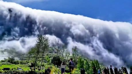 Zauberhaftes Welterbe - Plötzlich entsteht ein Wasserfall aus Wolken