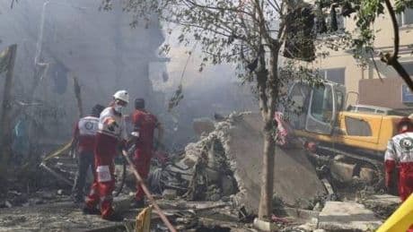 Italiani nella capitale iraniana. "Boati nella notte, valigie pronte. Ma dove possiamo andare?"