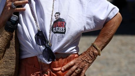 «Il résiste», confient les parents de Christophe Gleizes, journaliste français emprisonné en Algérie
