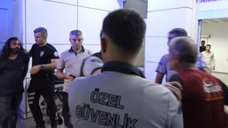 Eski sevgilisini önce tabancayla vurdu sonra bıçakla yaraladı!
