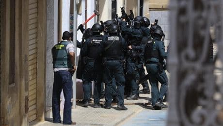 La Guardia Civil busca al hombre que disparó a su vecino en Alfafar (Valencia): huyó tras esquivar el cerco policial