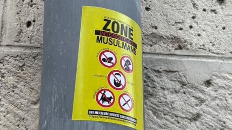 Autocollants nazis et antimusulmans à Orléans: un suspect de 19 ans en garde à vue