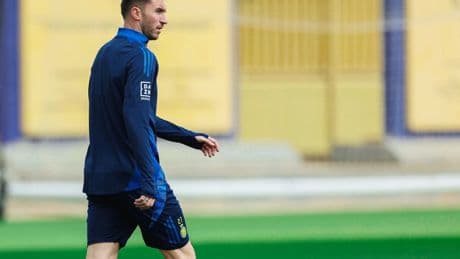 Al Nassr amenaza con &#039;enjaular&#039; a Laporte