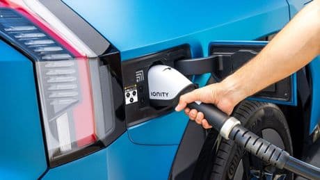 El coche eléctrico de empresa, a punto de igualar al de combustión en coste de uso