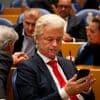Na de val van het kabinet gonst het van het onheil over Nederland. Stop met deze doemporno