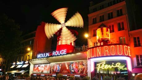 Die weltberühmte Mühle des Moulin Rouge dreht sich wieder