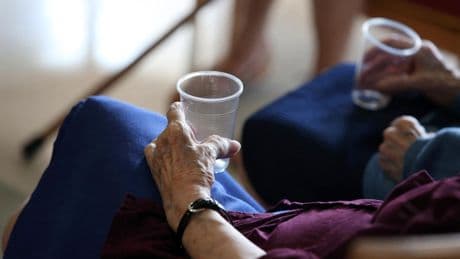 Protocole de crise, vigilance accrue... Comment la canicule de 2003 a amélioré la prise en charge des personnes âgées ?