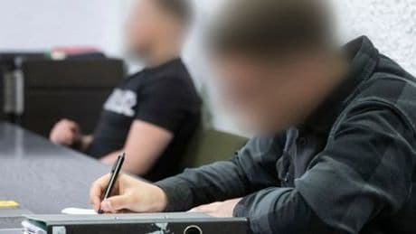 Stuttgart: Zwei Männer wegen Bombendrohungen vor Gericht