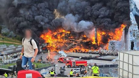 Hoofdpodium Belgisch festival Tomorrowland in brand