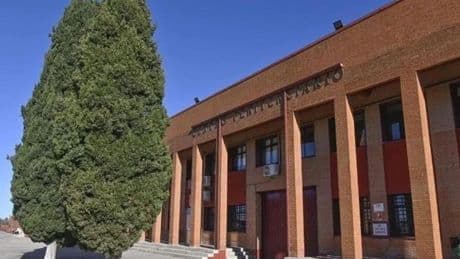 Un preso de la cárcel de Badajoz se fuga en una caminata por un parque