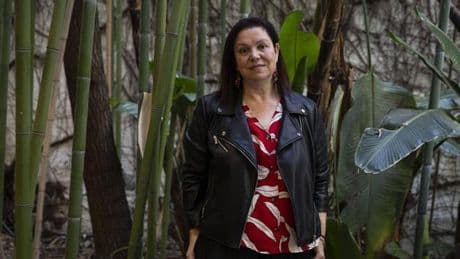 Care Santos novela el apasionado romance epistolar de sus padres: Un amor tan sobrenatural había que contarlo