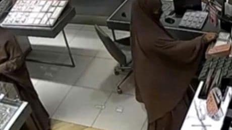 Tanınmamak için çarşaf giydi! 51 suç kaydı olan 16 yaşındaki kızın şok planı