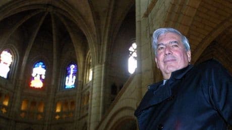 El día en que Vargas Llosa visitó la Catedral Vieja de Vitoria