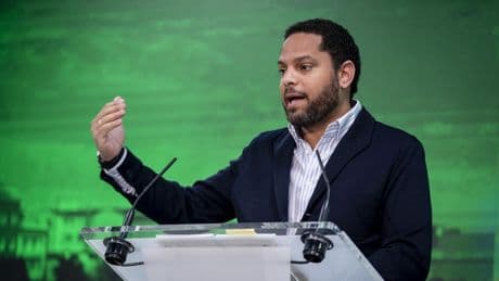 Vox reclama al PP una moción de censura y le afea que convoque congresos y manifestaciones