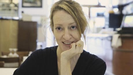 ‘La dulce existencia’: Milena Busquets convierte el rodaje de su primera novela en una meditación sobre la felicidad