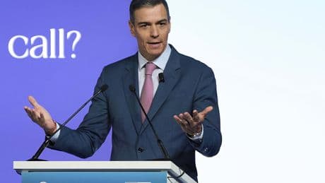 Sánchez dice que sigue buscando las razones del apagón "con prudencia y rigor" y reivindica que el Ibex subió un 1,16% en abril