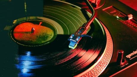 "Je ne suis pas Adèle, mais l'IA m'a donné une voix": après un AVC, l'IA lui permet de créer ses chansons