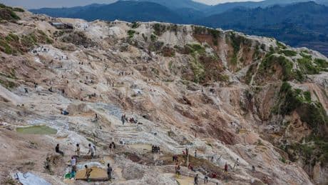 RD-Congo : dans la mine de Rubaya, l’extraction du coltan à l’ombre des fusils