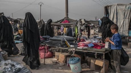 Syrie : après deux ans de blocage, la France reprend partiellement les rapatriements de femmes et d’enfants détenus dans des camps djihadistes