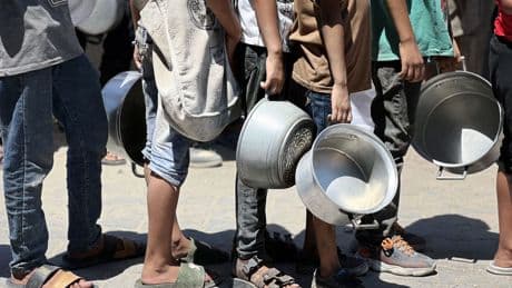 Israel mata a 95 gazatíes y hiere a más de 300 desde el viernes