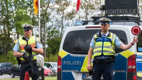 Grenzkontrollen: Notlage in der Asylpolitik? Der Streit über eine EU-Klausel