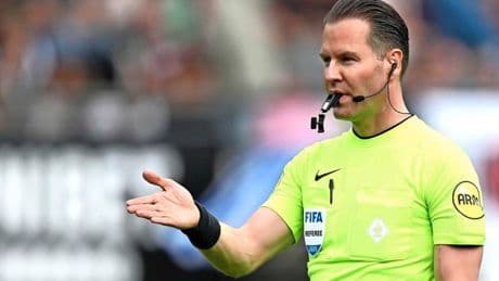 Danny Makkelie heeft zondag de leiding in De Kuip bij de Eredivisie-kraker Feyenoord-PSV