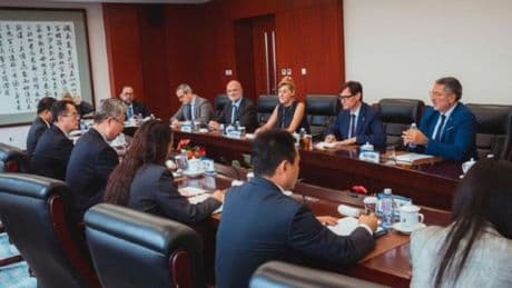 De Tokyo a Nueva York, los consellers de Illa recorren tres continentes en el primer año de legislatura