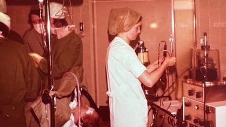 Krankenpflege 1975: Als Pflegerinnen die Anästhesie noch selbst durchführten