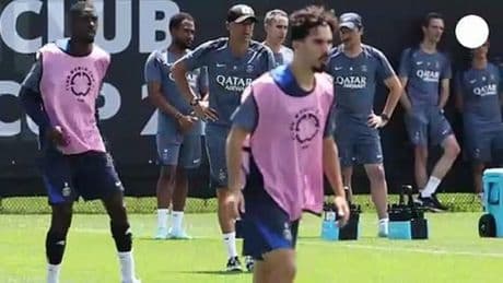Puro Luis Enrique: &#039;earthing&#039; en el entrenamiento, un &#039;francotirador&#039; y Al-Khelaïfi cerca del equipo