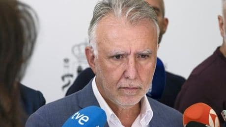 Torres avisa de que si alguna comunidad frena el reparto de menores «intervendrán las fuerzas de seguridad»