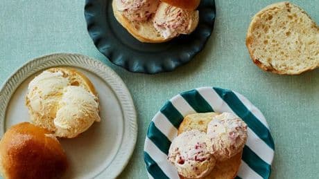 Eisgefüllte Brioche-Brötchen: Jetzt geht's Eis her