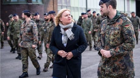 Wehrbeauftragte Högl: Bundeswehr sollte fast doppelt so viele Soldatinnen haben