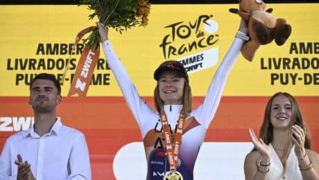 Herbeleef: Française slaat opnieuw toe met tweede dagzege op rij in Tour de France Femmes