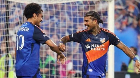 Evander presiona a Messi por la Bota de Oro