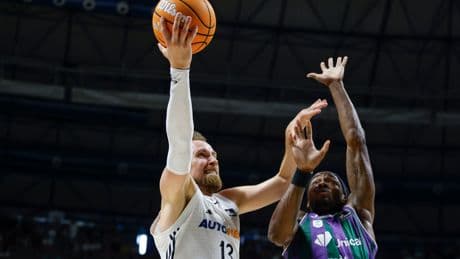 El Unicaja alarga la semifinal de la ACB tras tumbar al Madrid en un final agónico