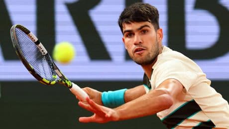 Roland-Garros: à une marche du doublé, Alcaraz face au défi Sinner