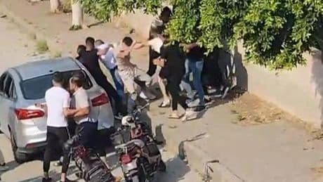 Bayram günü meydan savaşı gibi kavga! Yumruklar ve tekmeler havada uçuştu