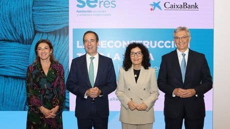 CaixaBank dona 383.000 euros a Cruz Roja para paliar los efectos de la DANA de Valencia