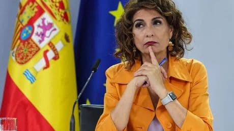 María Jesús Montero fulmina a los dos altos cargos de Hacienda imputados por el 'caso Montoro'