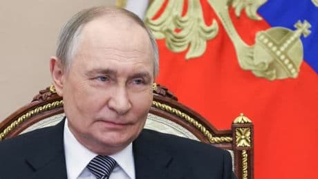 "Il n'a peur de rien": Vladimir Poutine plus populaire que jamais en Russie?