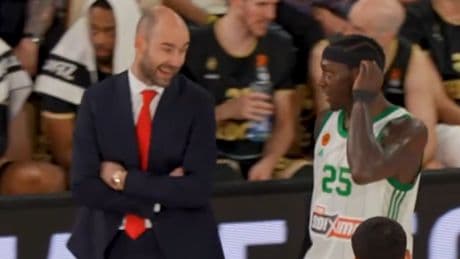 La broma de Spanoulis a Nunn en pleno partido de Euroliga: "Tienes suerte de que me haya retirado"