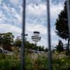 Hohe Kosten für Security in Flüchtlingsunterkunft Tegel: Messe Berlin verteidigt sich gegen Vorwurf unzureichender Kontrolle