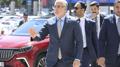 Bakan Işıkhan, hükümetin kamu işçisine son teklifini bu hafta sunacağını açıkladı