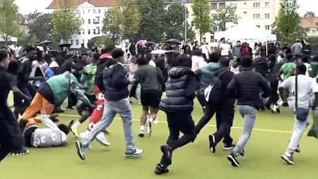 Nach dem Elfmeterschießen - Massen-Ekstase bei Afrika Cup in Berlin