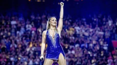 Emma Heesters (29) deelt goed nieuws tijdens optreden: ’Ik ben beter’