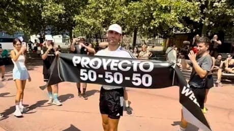 Pitufollow completa su reto de correr 50 km al día durante 50 días por el cáncer infantil: "Un sueño que ha unido a miles de personas"