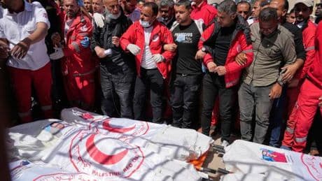Secouristes tués dans la bande de Gaza : l’armée israélienne affirme que ses soldats « n’ont pas tiré de manière aveugle » mais reconnaît des « fautes »