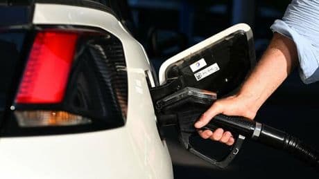Mobilität: Spritpreise fallen auf Jahrestief